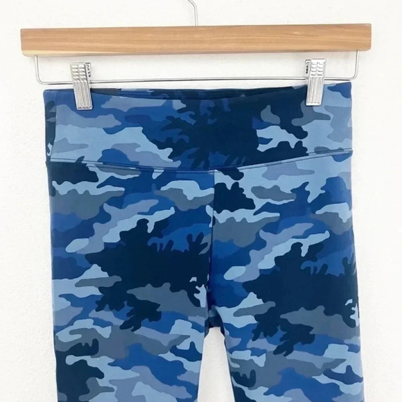 NWT J.Crew Factory Blue Camo Cropped Leggings, Size Small - Picture 3 of 9